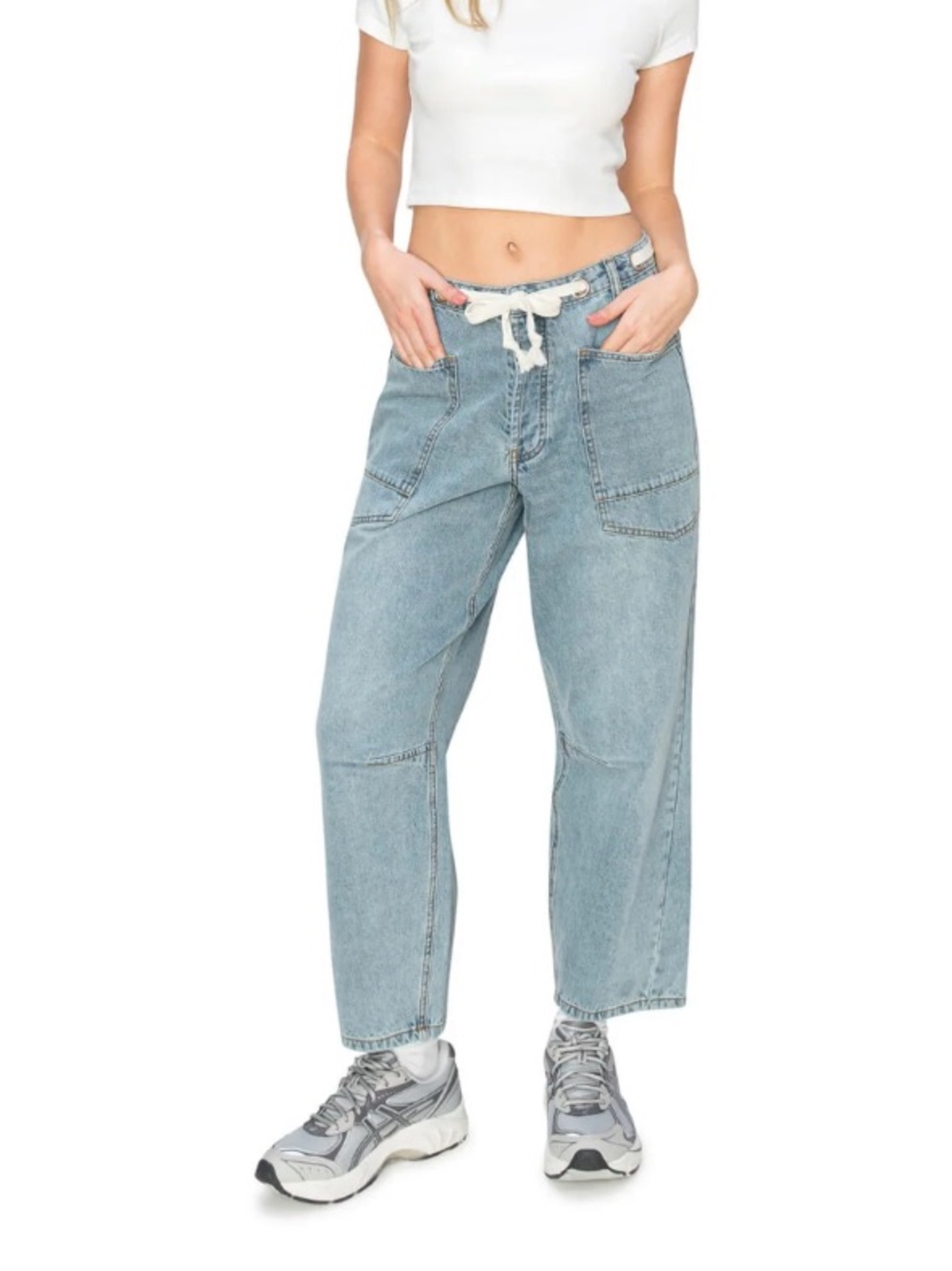 Cali 1850 Low Slung Barrel Cargo Jeans - Medium Wash.